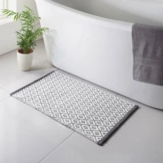 B&M Diamond Woven Bath Mat - Grey 3 B&M Diamond Woven Bath Mat - Grey