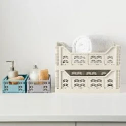 Midi Stacking Fold Flat Crate 30.6 X 20.5 X 12.6cm - Cream 13 Midi Stacking Fold Flat Crate 30.6 X 20.5 X 12.6cm - Cream -Kitchen and Tableware Store 384970 384974 384975 384980 384981 384982 home essebtials stacking fold flat crate